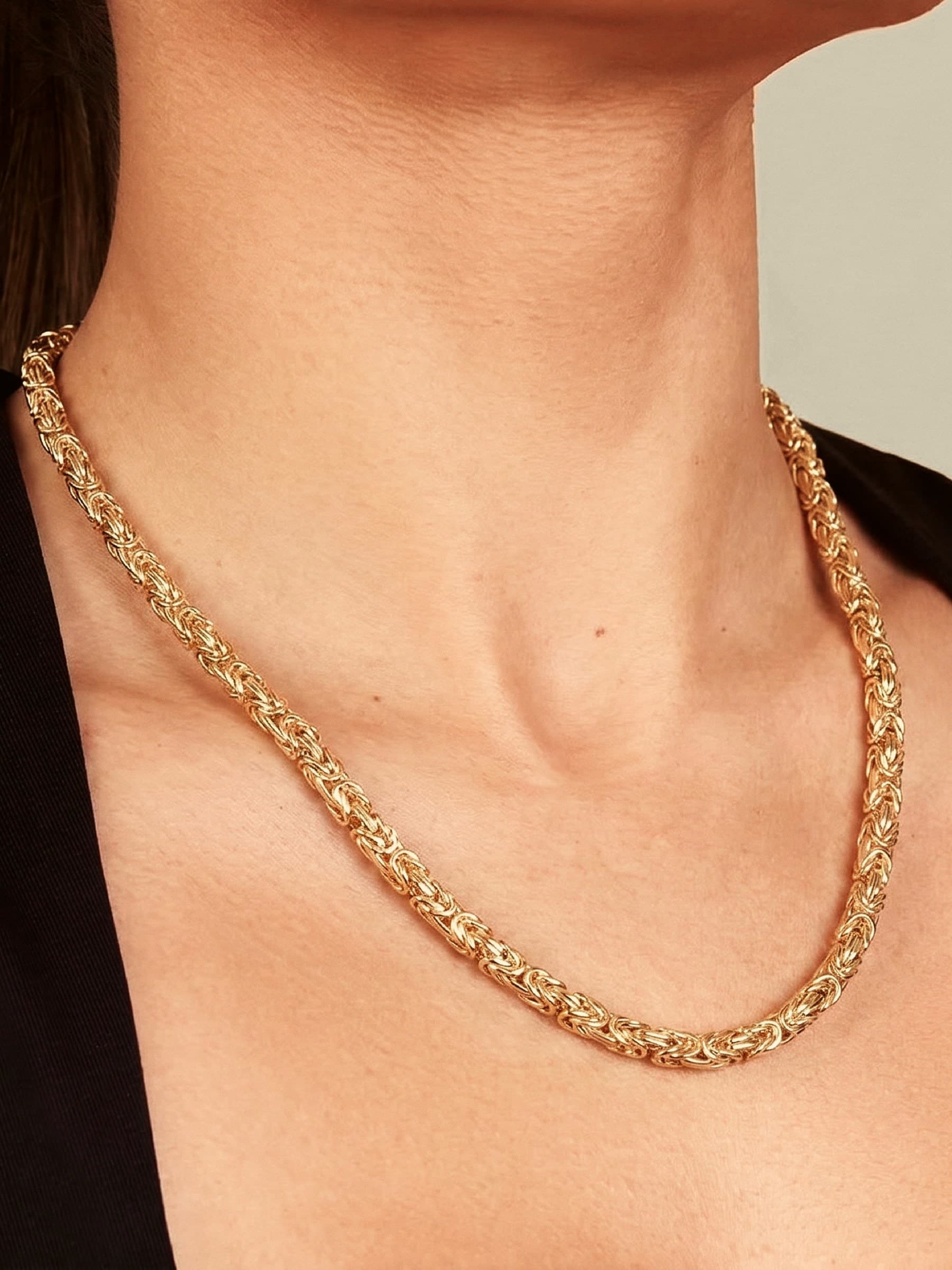 Model wearing the 9ct Gold Square King Byzantine Chain Necklace
