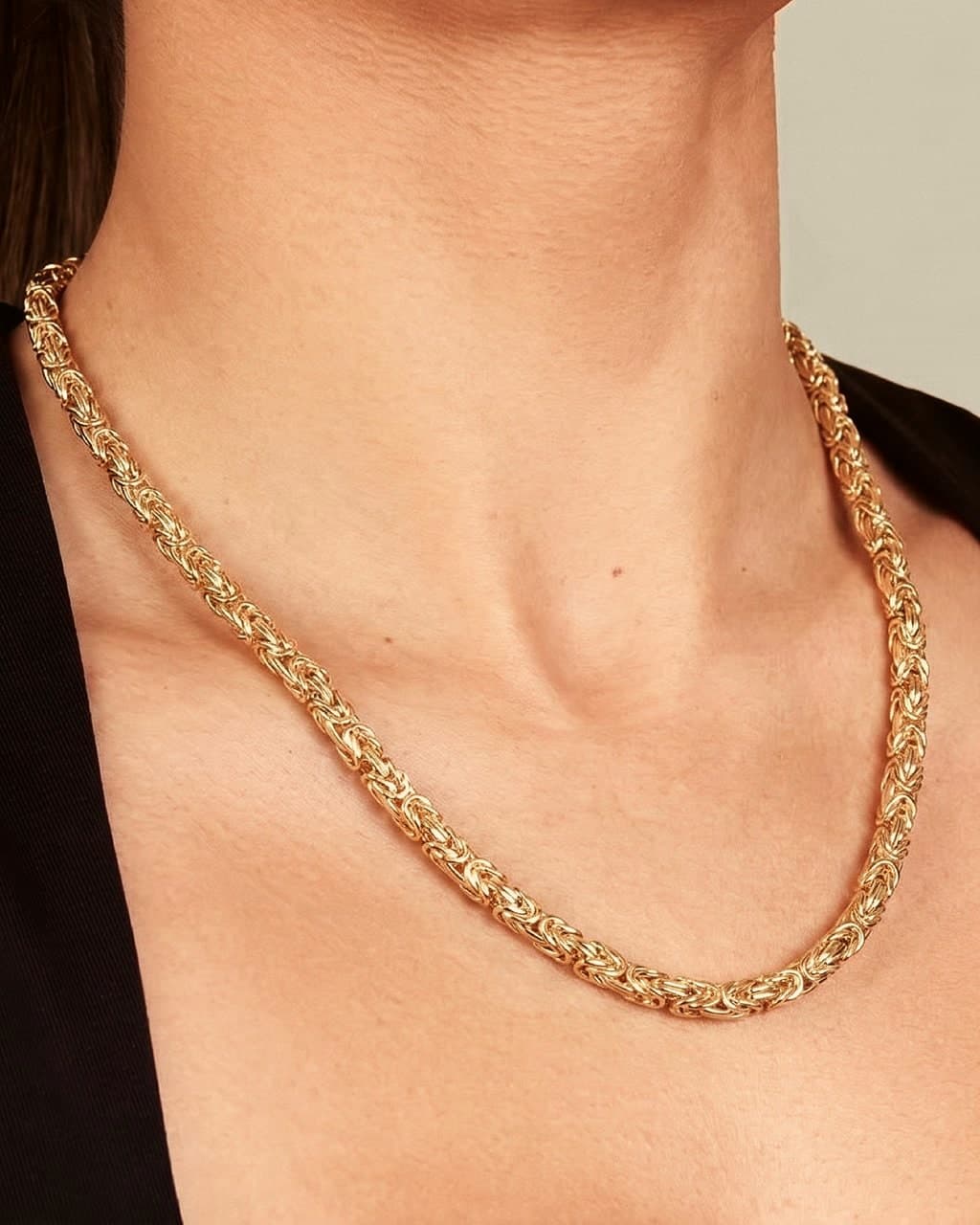 Model wearing the 9ct Gold Square King Byzantine Chain Necklace