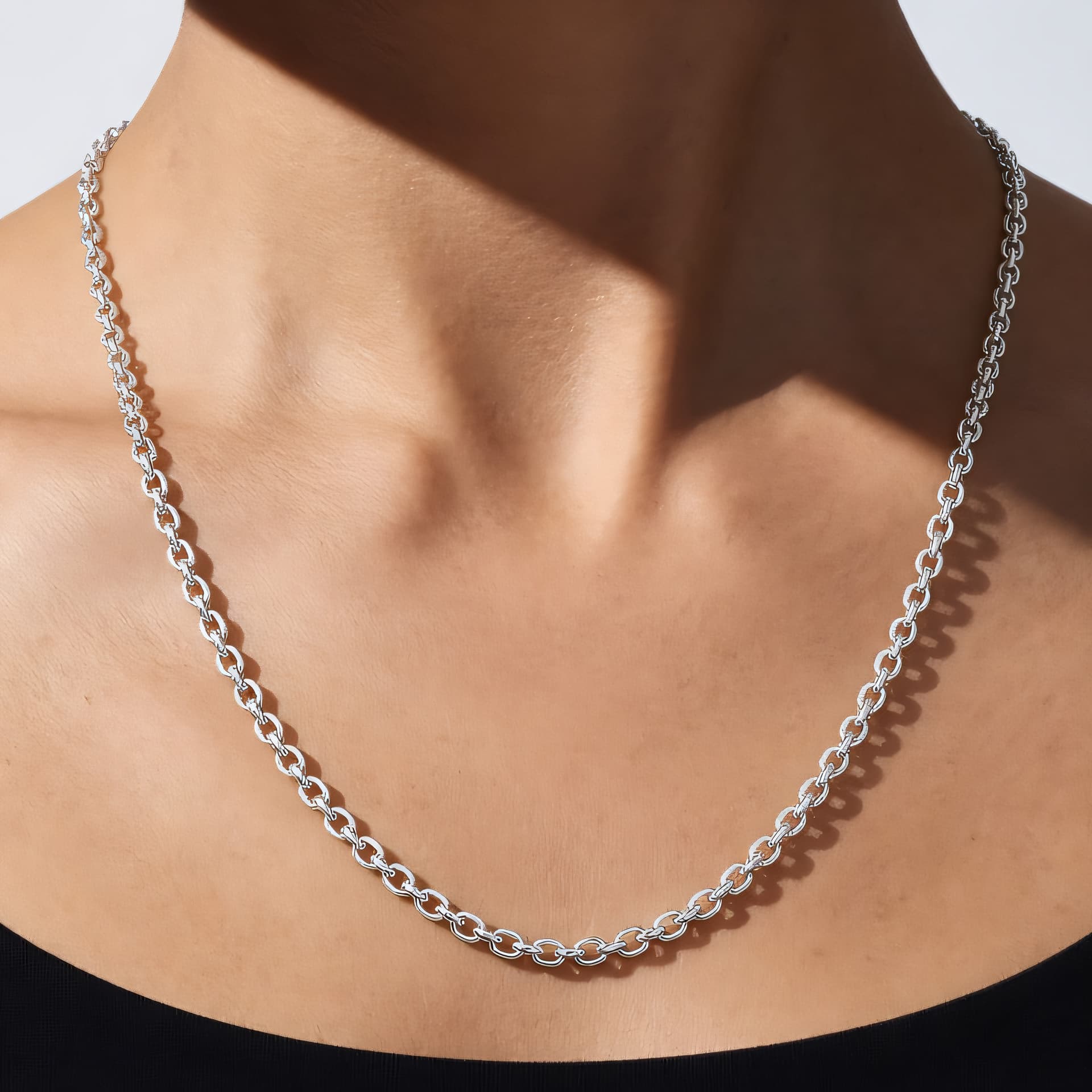Model wearing a platinum cable chain necklace