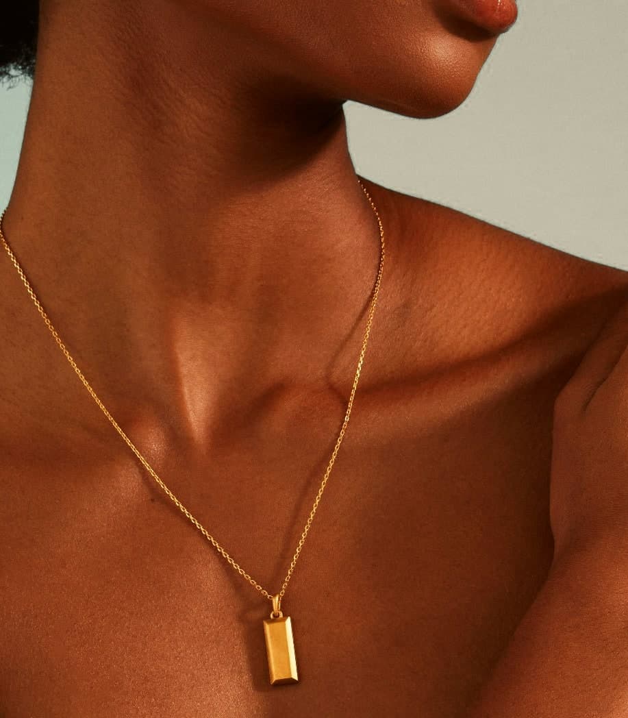 Model wearing the 18ct Gold Bullion Bar Pendant
