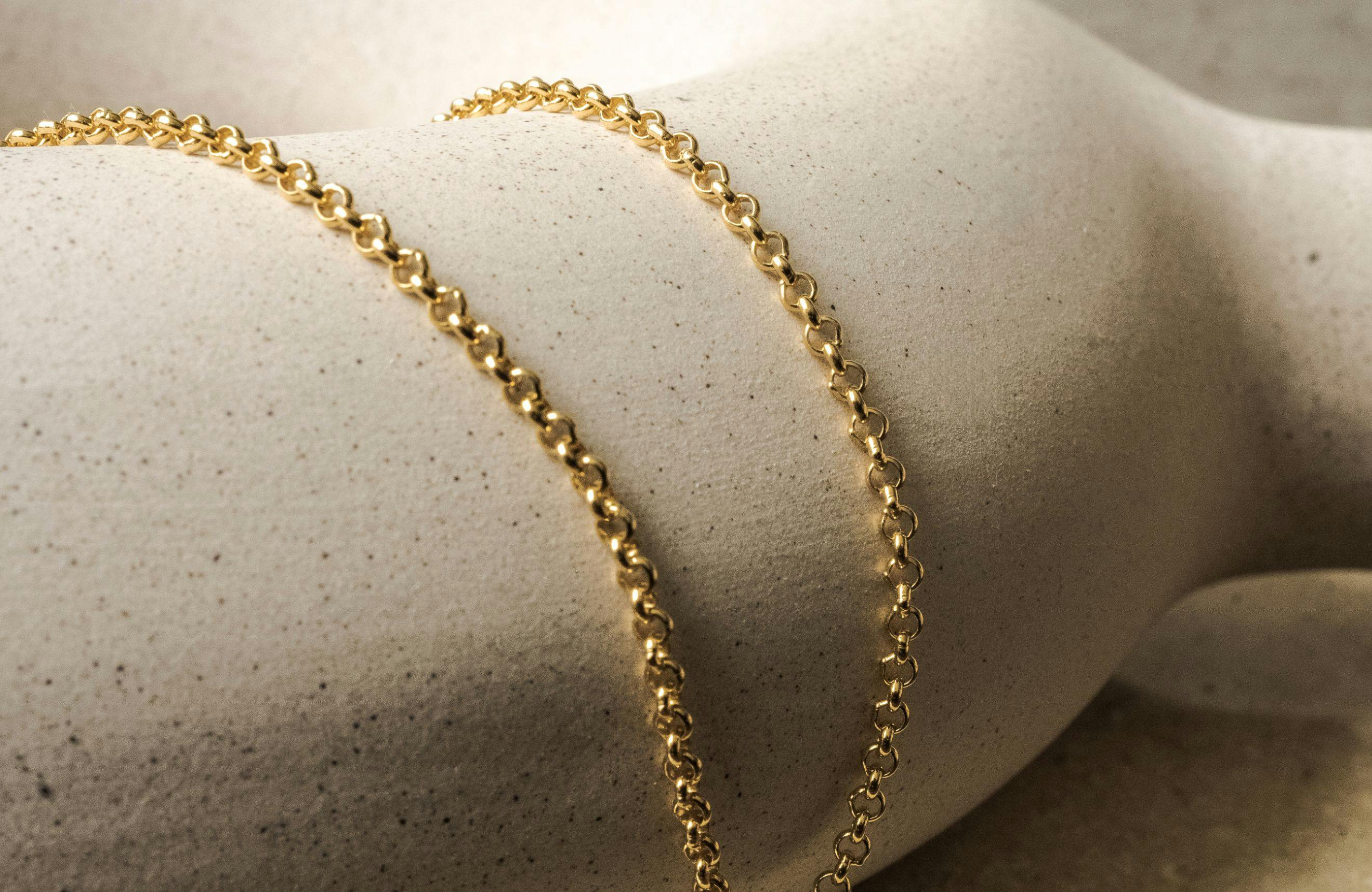 Model image - gold Rolo Chain Collection